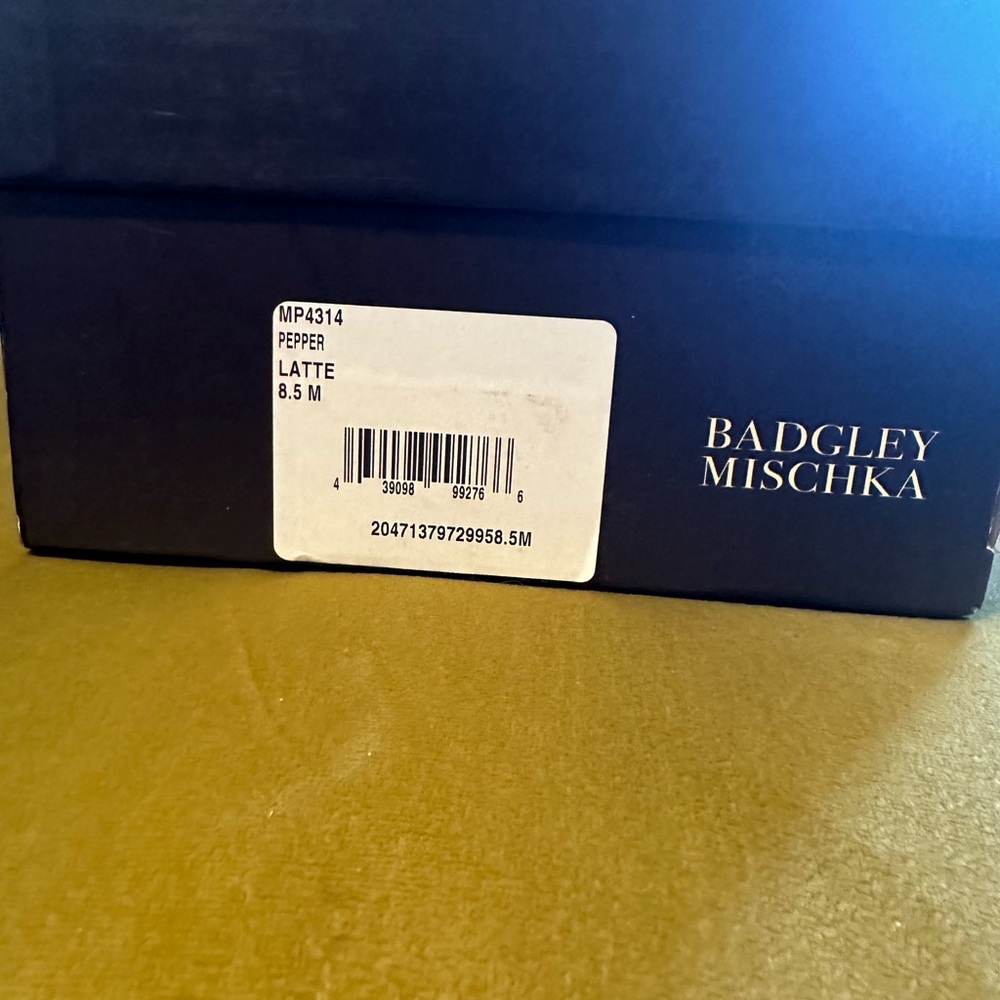 Badgley Mischka Pepper Latte Pumps 8.5 - Picture 4 of 4
